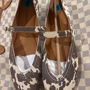 Lucky Brand Cow Print Mary Jane Flats – Size 8 – NWOT